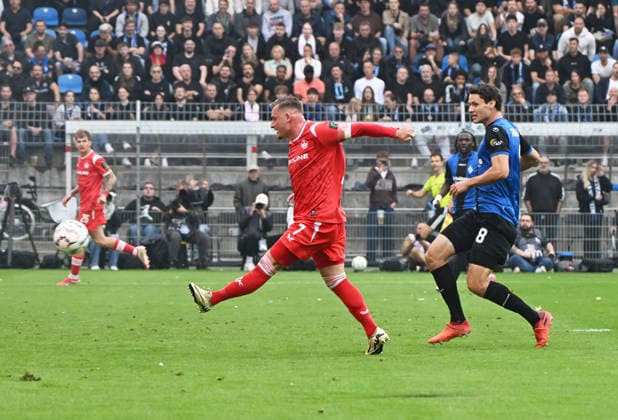 DFB-Pokal 2026 27 1. Runde Carl-Benz-Stadion SV Waldhof Mannheim (svw) - 1. FC Kaiserslautern (fck) Große Chance für Marlon RITTER (1. FC Kaiserslautern) geht übers Tor DFB-Pokal *** 2026-27 DFB Cup, First Round, Carl Benz Stadium, SV Waldhof Mannheim (SVW 1) vs. 1. FC Kaiserslautern (FCK), Big chance for Marlon Ritter; 1. FC Kaiserslautern shoots over the goal, DFB Cup