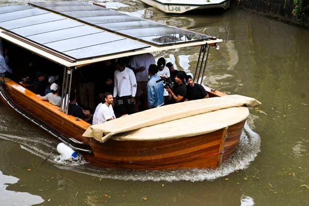 Luka Doncic and Los Angeles Lakers teammates take a sightseeing boat tour in Ljubljana Los Angeles Lakers star Luka Doncic takes his teammates on a sightseeing boat tour of Ljubljana during the team™s visit to the Slovenian capital. Doncic is hosting his Lakers teammates in his hometown as part of a four-day team gathering ahead of the new NBA, Basketball Herren, USA season. The group toured the city by boat, taking in Ljubljana™s historic city centre and landmarks along the Ljubljanica River. ljubljana Slovenia  Copyright: xNikxErikxNeubauerx DSC_2614