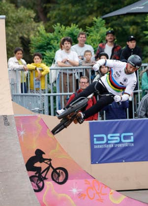 21.08.2026 Qualifikation Männer bei der BMX Freestyle Park Europameisterschaft in Darmstadt Bürgerpark Ausrichter VC Darmstadt 21.-23.8.26 hier Anthony Jeanjean (FRA) amtierender Weltmeister 2025 im Parcour für seine Fahrt für die Qualifikation Darmstadt Hessen Deutschland *** August 21, 2026: Men s Qualifying Round at the BMX Freestyle Park European Championships in Darmstadt s Bürgerpark, hosted by VC Darmstadt, August 21–23, 2026. Here, Anthony Jeanjean (FRA), the reigning 2025 world champion in the course, competes in the qualifying round in Darmstadt, Hesse, Germany.