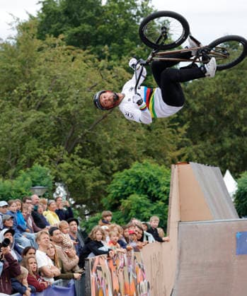 21.08.2026 Qualifikation Männer bei der BMX Freestyle Park Europameisterschaft in Darmstadt Bürgerpark Ausrichter VC Darmstadt 21.-23.8.26 hier Anthony Jeanjean (FRA) amtierender Weltmeister 2025 im Parcour für seine Fahrt für die Qualifikation Darmstadt Hessen Deutschland *** August 21, 2026: Men s Qualifying Round at the BMX Freestyle Park European Championships in Darmstadt s Bürgerpark, hosted by VC Darmstadt, August 21–23, 2026. Here, Anthony Jeanjean (FRA), the reigning 2025 world champion in the course, competes in the qualifying round in Darmstadt, Hesse, Germany.
