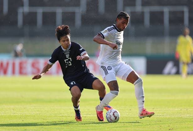21.08.2026, Fussball DFB-Pokal, 1. Runde, SC St. Tönis - Eintracht Frankfurt, v.l., Hiroya Suguro (SC St. Tönis), Otavio Galdino Fernandes (Eintracht Frankfurt) DFL DFB REGULATIONS PROHIBIT ANY USE OF PHOTOGRAPHS AS IMAGE SEQUENCES AND OR QUASI-VIDEO. xdcx *** August 21, 2026, Soccer DFB Cup, 1st Round, SC St. Tönis vs. Eintracht Frankfurt, from left: Hiroya Suguro (SC St. Tönis), Otavio Galdino Fernandes (Eintracht Frankfurt). DFL and DFB regulations prohibit any use of photographs as image sequences and or quasi-video. xdcx Copyright: HMBxMedia Claus