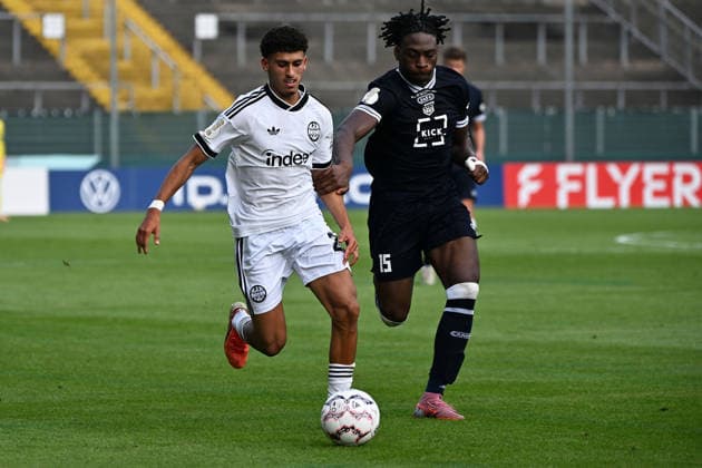 21.08.2026, xjhx, Fussball DFB Pokal 1.Runde, SC St.Tönis - Eintracht Frankfurt v.l. Ayoube Amaimouni-Echghouyab (Eintracht Frankfurt) Farid Omorou (SC St. Tönis 1911 20) Zweikampf, Aktion, action, battle for the ball Krefeld *** August 21, 2026, xjhx, Soccer, DFB Cup, First Round: SC St. Tönis vs. Eintracht Frankfurt – Ayoube Amaimouni Echghouyab (Eintracht Frankfurt) and Farid Omorou (SC St. Tönis 1911) – 20:00, tackle, action, battle for the ball, Krefeld