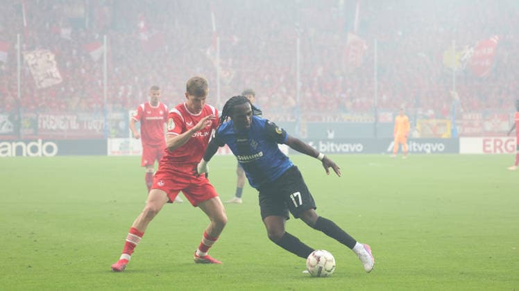 21.08.2026, xrekx, Fussball DFB Pokal 1.Runde, SV Waldhof Mannheim - 1.FC Kaiserslautern v.l. Paul Joly (1.FC Kaiserslautern) Darnell Keumo (SV Waldhof Mannheim) Zweikampf, Aktion, action, battle for the ball (DFL DFB REGULATIONS PROHIBIT ANY USE OF PHOTOGRAPHS as IMAGE SEQUENCES and or QUASI-VIDEO) Mannheim *** August 21, 2026, xrekx, Soccer DFB Cup 1st Round, SV Waldhof Mannheim vs. 1. FC Kaiserslautern, Paul Joly (1. FC Kaiserslautern), Darnell Keumo (SV Waldhof Mannheim), tackle, action, battle for the ball. DFL and DFB regulations prohibit any use of photographs as image sequences and or quasi-video. Mannheim