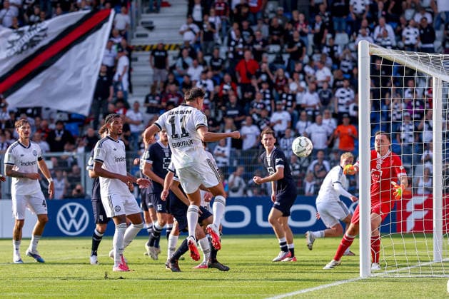 21.08.2026, Fußball, SC St. Tönis - Eintracht Frankfurt, 1. Runde DFB-Pokal 2026 27, Grotenburg-Stadion in Krefeld, Saison 2026 2027: Torschuss Strafraumaktion Kopfball Kopfballtor Tor zum 9:0 durch Torschütze Younes Ebnoutalib (Eintracht Frankfurt 11) zusammen mit DFB regulations prohibit any use of photographs as image sequences and or quasi-video. Nordrhein-Westfalen Deutschland *** August 21, 2026, Soccer, SC St. Tönis vs. Eintracht Frankfurt, 1st Round of the 2026–27 DFB Cup, Grotenburg Stadium in Krefeld, 2026–2027 season, shot on goal, penalty area play, header, header goal, goal to make it 9–0 by scorer Younes Ebnoutalib, Eintracht Frankfurt 11. In accordance with DFB regulations, any use of photographs as image sequences and or quasi-video is prohibited. North Rhine-Westphalia, Germany
