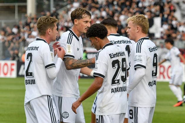 Robin Koch (Eintracht Frankfurt 4) jubelt nach dem Tor zum 2:0 mit der Mannschaft 21.08.2026 ¢ Fussball ¢ SC St. Tönis vs Eintracht Frankfurt, Grotenburg-Stadion, Krefeld, DFB DFL REGULATIONS PROHIBIT ANY USE OF PHOTOGRAPHS AS IMAGE SEQUENCES AND OR QUASI-VIDEO NRW Germany *** Robin Koch of Eintracht Frankfurt celebrates with his teammates after scoring the 2-0 goal on August 21, 2026 ¢ Soccer ¢ SC St. Tönis vs. Eintracht Frankfurt, Grotenburg Stadium, Krefeld, DFB and DFL regulations prohibit any use of photographs as image sequences and or quasi-video. NRW, Germany Copyright: xpepphotox xSaschaxWeizx pep00321, pep_20260821_hm