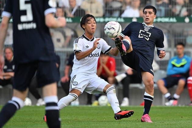 21.08.2026, xjhx, Fussball DFB Pokal 1.Runde, SC St.Tönis - Eintracht Frankfurt v.l. Keita Kosugi (Eintracht Frankfurt) Julian Andres Suaterna (SC St. Tönis 1911 20) Zweikampf, Aktion, action, battle for the ball Krefeld *** August 21, 2026, xjhx, Soccer DFB Cup 1st Round, SC St. Tönis vs. Eintracht Frankfurt, Keita Kosugi (Eintracht Frankfurt), Julian Andres Suaterna (SC St. Tönis 1911), 20, tackle, action, battle for the ball, Krefeld