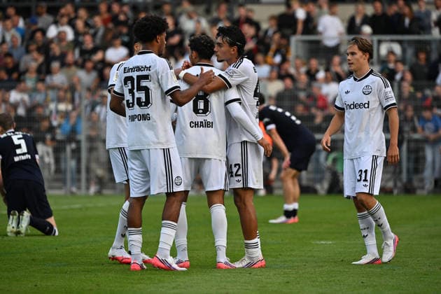 21.08.2026, xjhx, Fussball DFB Pokal 1.Runde, SC St.Tönis - Eintracht Frankfurt v.l. Torjubel nach dem Tor zum celebrating the goal celebrate 0:11 Fares Chaibi (Eintracht Frankfurt) Krefeld *** August 21, 2026, xjhx, Soccer, DFB Cup, First Round, SC St. Tönis vs. Eintracht Frankfurt – Goal celebration after the goal, celebrating the goal, 0–11, Fares Chaibi, Eintracht Frankfurt, Krefeld