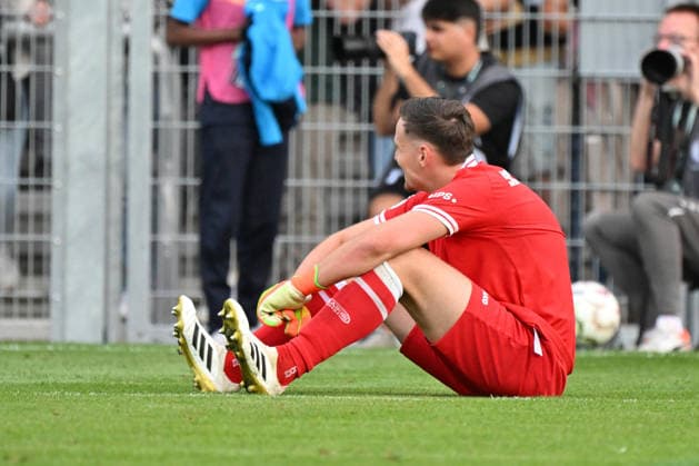 21.08.2026, xjhx, Fussball DFB Pokal 1.Runde, SC St.Tönis - Eintracht Frankfurt v.l. Simon Sell (SC St. Tönis 1911 20) Enttäuscht, traurig, frustriert, ratlos, Krefeld *** August 21, 2026, xjhx, Soccer DFB Cup 1st Round, SC St. Tönis vs. Eintracht Frankfurt Simon Sell, SC St. Tönis 1911 20 Disappointed, sad, frustrated, at a loss, Krefeld