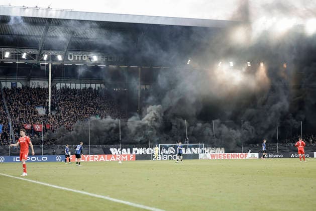 21.08.2026, xhettx, Fussball DFB Pokal 1.Runde, SV Waldhof Mannheim - 1.FC Kaiserslautern v.l. Pyro zur 2ten Halbzeit (DFL DFB REGULATIONS PROHIBIT ANY USE OF PHOTOGRAPHS as IMAGE SEQUENCES and or QUASI-VIDEO) *** August 21, 2026, xhettx, Soccer DFB Cup 1st Round, SV Waldhof Mannheim 1 vs. FC Kaiserslautern – Pyrotechnics in the second half. DFL and DFB regulations prohibit any use of photographs as image sequences and or quasi-video.
