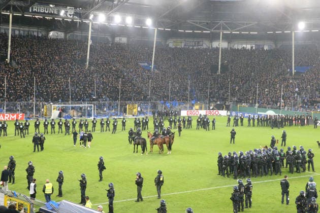 21.08.2026, xrekx, Fussball DFB Pokal 1.Runde, SV Waldhof Mannheim - 1.FC Kaiserslautern v.l. Polizei, Platzsturm (DFL DFB REGULATIONS PROHIBIT ANY USE OF PHOTOGRAPHS as IMAGE SEQUENCES and or QUASI-VIDEO) Mannheim *** August 21, 2026, xrekx, Soccer, DFB Cup First Round, SV Waldhof Mannheim 1 FC Kaiserslautern vs. Police, Pitch Invasion DFL DFB REGULATIONS PROHIBIT ANY USE OF PHOTOGRAPHS as IMAGE SEQUENCES and or QUASI-VIDEO Mannheim