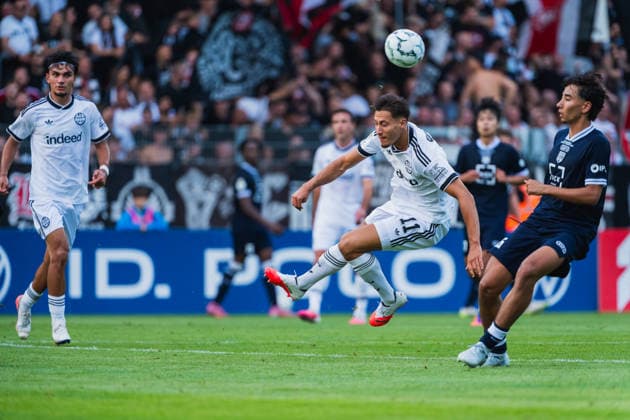 Can Uzun (Eintracht Frankfurt, 42), Younes Ebnoutalib (Eintracht Frankfurt, 11) beim Torschuss, Lenni Castrop (SC St.Toenis, 26) kommt gerade rechtzeitig SC St. Tönis vs. Eintracht Frankfurt, Fussball, DFB-Pokal 2026 27, 1.Runde, Saison 2026 27, 21.08.2026, DFL REGULATIONS PROHIBIT ANY USE OF PHOTOGRAPHS AS IMAGE SEQUENCES AND OR QUASI-VIDEO, SC St. Tönis vs. Eintracht Frankfurt, Fussball, DFB-Pokal 2026 27, 1.Runde, Saison 2026 27, 21.08.2026 Krefeld *** Can Uzun, Eintracht Frankfurt, 42; Younes Ebnoutalib, Eintracht Frankfurt, 11, on a shot on goal; Lenni Castrop, SC St. Tönis, 26, arrives just in time for SC St. Tönis vs. Eintracht Frankfurt, soccer, 2026–27 DFB Cup, Round 1, 2026–27 season, August 21, 2026, DFL regulations prohibit any use of photographs as image sequences and or quasi-video, SC St. Tönis vs. Eintracht Frankfurt, soccer, DFB Cup 2026–27, First Round, 2026–27 Season, August 21, 2026, Krefeld Copyright: xEibner-Pressefoto LukasxBaldygax EP_LBA
