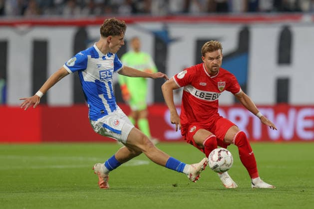 21.08.2026, xtgx, Fussball DFB-Pokal 1. Runde, FC Hansa Rostock - VfB Stuttgart, v.l. Yannick Michaelis (Rostock, 41) Maximilian Mittelstädt (Stuttgart, 7) (DFL DFB REGULATIONS PROHIBIT ANY USE OF PHOTOGRAPHS as IMAGE SEQUENCES and or QUASI-VIDEO) Rostock *** August 21, 2026, xtgx, Soccer DFB Cup First Round, FC Hansa Rostock vs. VfB Stuttgart, from left: Yannick Michaelis (Rostock), 41 Maximilian Mittelstädt (Stuttgart), 7 DFL DFB REGULATIONS PROHIBIT ANY USE OF PHOTOGRAPHS AS IMAGE SEQUENCES AND OR QUASI-VIDEO (Rostock)