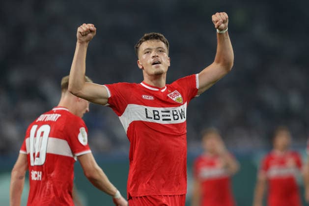 21.08.2026, xtgx, Fussball DFB-Pokal 1. Runde, FC Hansa Rostock - VfB Stuttgart, v.l. Dzenan Pejcinovic (Stuttgart, 17) Jubel, Torjubel, jubelt ueber das Tor, celebrate the goal, celebration (DFL DFB REGULATIONS PROHIBIT ANY USE OF PHOTOGRAPHS as IMAGE SEQUENCES and or QUASI-VIDEO) Rostock *** August 21, 2026, xtgx, Soccer DFB Cup 1st Round, FC Hansa Rostock vs. VfB Stuttgart, from left: Dzenan Pejcinovic (Stuttgart), 17, cheering, Goal celebration, celebrating the goal, DFL DFB REGULATIONS PROHIBIT ANY USE OF PHOTOGRAPHS as IMAGE SEQUENCES and or QUASI-VIDEO Rostock