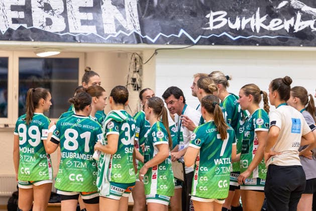 Ansprache von Nico Kiener (Frisch Auf! Göppingen, Trainer) in der Auszeit. ESV 1927 Regensburg vs. Frisch Auf! Goeppingen, Handball, DHB-Pokal Damen, Saison 2026 2027, 1. Runde, 21.08.2026 ESV 1927 Regensburg vs. Frisch Auf! Goeppingen, Handball, DHB-Pokal Damen, Saison 2026 2027, 1. Runde, 21.08.2026 Regensburg *** Remarks by Nico Kiener of Frisch Auf Göppingen, coach during the timeout in the ESV 1927 Regensburg vs. Frisch Auf Göppingen match, handball, DHB Women’s Cup, 2026–2027 season, Round 1, August 21, 2026 ESV 1927 Regensburg vs. Frisch Auf Göppingen, Handball, DHB Women’s Cup, 2026–2027 Season, Round 1, August 21, 2026 Regensburg Copyright: xEibner-Pressefoto ArdanxFuessmanx EP_AFN