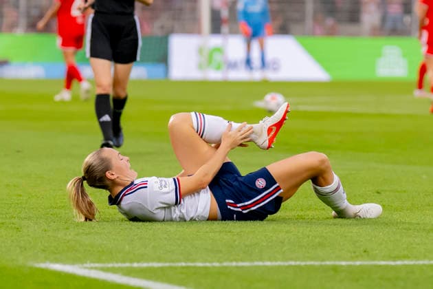 Germany, Berlin, Stadion an der Alten Foersterei, 21.08.2026, 1. Frauen Fußball Bundesliga, 1. FC Union Berlin vs. FC Bayern Muenchen, Magdalena Eriksson (FC Bayern Muenchen) reaktion after Foul, Photo by Eibner Pressefoto Tino Henschel 1. Frauen Fußball Bundesliga, 1. FC Union Berlin vs. FC Bayern Muenchen Berlin *** Germany, Berlin, Stadion an der Alten Foersterei, August 21, 2026, Women s Bundesliga, 1. FC Union Berlin vs. FC Bayern Munich, Magdalena Eriksson of FC Bayern Munich reacts after a foul, Photo by Eibner Pressefoto Tino Henschel, Women s Bundesliga, 1. FC Union Berlin vs. FC Bayern Munich, Berlin Copyright: xEibnerxPressefotox