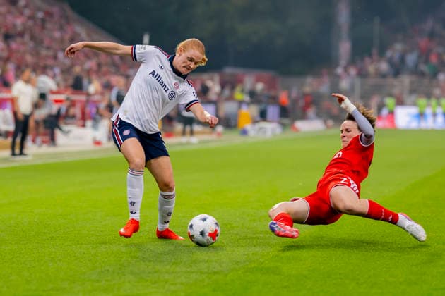 Germany, Berlin, Stadion an der Alten Foersterei, 21.08.2026, 1. Frauen Fußball Bundesliga, 1. FC Union Berlin vs. FC Bayern Muenchen, Stine Ballisager (FC Bayern Muenchen) im Zweikampf mit Tomke Schneider (1. FC Union Berlin), Photo by Eibner Pressefoto Tino Henschel 1. Frauen Fußball Bundesliga, 1. FC Union Berlin vs. FC Bayern Muenchen Berlin *** Germany, Berlin, Stadion an der Alten Foersterei, August 21, 2026, Women s Bundesliga, 1. FC Union Berlin vs. FC Bayern Munich, Stine Ballisager (FC Bayern Munich) in a tackle with Tomke Schneider (1. FC Union Berlin), Photo by Eibner Pressefoto Tino Henschel, Women s Bundesliga, 1. FC Union Berlin vs. FC Bayern Munich, Berlin Copyright: xEibnerxPressefotox