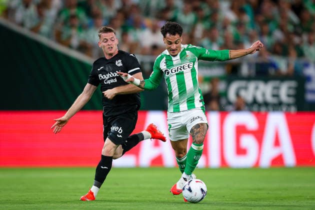 ESP: Real Betis v Real Sociedad - LaLiga EA Sports 2026 27 Sergio Gomez of Real Sociedad and Antony of Real Betis in action during La Liga EA Sports match between Real Betis and Real Sociedad at La Cartuja Stadium in Seville, Spain, on August 21, 2026. Seville Spain Sevilla Spain *** ESP Real Betis vs. Real Sociedad LaLiga EA Sports 2026 27 Sergio Gomez of Real Sociedad and Antony of Real Betis in action during the LaLiga EA Sports match between Real Betis and Real Sociedad at La Cartuja Stadium in Seville, Spain, on August 21, 2026 Seville Spain Sevilla Spain Copyright: xRAFAELxROMANx