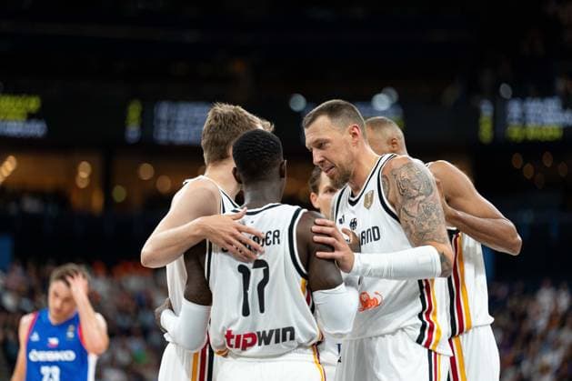 Deutschland beim Huddle, Malte Delow (Deutschland, 20), Dennis Schroeder (Deutschland, 17), Daniel Theis (Deutschland, 10), Louis Olinde (Deutschland, 16), GER, Deutschland vs Tschechien, Basketball, Turkish Airlines Supercup, Halbfinale 2, 21.08.2026 GER, Deutschland vs Tschechien, Basketball, Turkish Airlines Supercup, Tag 1, 21.08.2026 Hamburg *** Germany at the huddle, Malte Delow (Germany), 20, Dennis Schroeder (Germany), 17, Daniel Theis (Germany), 10, Louis Olinde (Germany), 16, GER, Germany vs. Czech Republic, Basketball, Turkish Airlines Supercup, Semifinal 2, August 21, 2026 GER, Germany vs. Czech Republic, Basketball, Turkish Airlines Supercup, Day 1, August 21, 2026 Hamburg Copyright: xEibner-Pressefoto MaxxVincenx EP_MVN