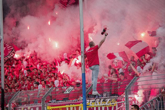 Deutschland: Fussball Saison 2026 2027 , DFB-Pokal Runde 1 1. Runde , SV Waldhof Mannheim vs. 1. FC Kaiserslautern - Carl-Benz-Stadion (Mannheim) : Zuschauer, Stadion, Fans, Tribüne, Pyro Mannheim Carl-Benz-Stadion Deutschland Germany *** Germany Soccer Season 2026–2027, DFB Cup Round 1, SV Waldhof Mannheim vs. 1. FC Kaiserslautern, Carl Benz Stadium, Mannheim: Spectators, Stadium, Fans, Stands, Pyrotechnics, Mannheim, Carl Benz Stadium, Germany Copyright: xBennetxLongx