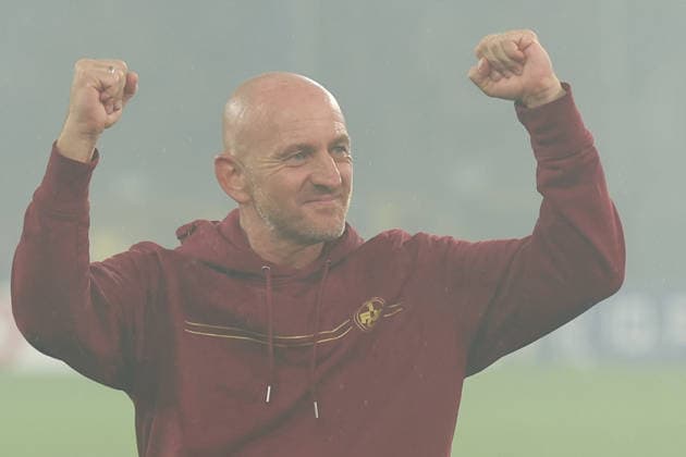 21.08.2026, xrekx, Fussball DFB Pokal 1.Runde, SV Waldhof Mannheim - 1.FC Kaiserslautern v.l. Torsten Lieberknecht Trainer (1.FC Kaiserslautern) Mannschaft, Spieler, jubeln nach Spielende, Team, Player, celebrate at the end of the match (DFL DFB REGULATIONS PROHIBIT ANY USE OF PHOTOGRAPHS as IMAGE SEQUENCES and or QUASI-VIDEO) Mannheim *** August 21, 2026, xrekx, Soccer DFB Cup 1st Round, SV Waldhof Mannheim vs. 1. FC Kaiserslautern, Torsten Lieberknecht, Coach of 1. FC Kaiserslautern, team, players celebrating after the game, team, players, celebrating at the end of the match. DFL and DFB regulations prohibit any use of photographs as image sequences and or quasi-video. Mannheim
