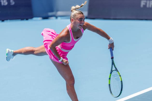 August 21, 2026, Mason, Ohio, U.S: Sara Bejlek (CZE) serves during FridayÃ¢â‚¬â ¢s quarterfinals at the Cincinnati Open at the Lindner Family Tennis Center , Mason, Oh. Mason U.S - ZUMAs304 20260821_zaf_s304_012 Copyright: xScottxStuartx