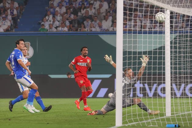 21.08.2026, xtgx, Fussball DFB-Pokal 1. Runde, FC Hansa Rostock - VfB Stuttgart, v.l. Tiago Tomas (Stuttgart, 8) schiesst Tor, schießt, Torschuetze, erzielt Tor, Treffer, scores the goal 0:3 (DFL DFB REGULATIONS PROHIBIT ANY USE OF PHOTOGRAPHS as IMAGE SEQUENCES and or QUASI-VIDEO) Rostock *** August 21, 2026, xtgx, Soccer DFB Cup 1st Round, FC Hansa Rostock vs. VfB Stuttgart, from left: Tiago Tomas (Stuttgart), 8 scores a goal, shoots, goal scorer, scores a goal, goal, scores the goal 0–3 DFL DFB REGULATIONS PROHIBIT ANY USE OF PHOTOGRAPHS as IMAGE SEQUENCES and or QUASI-VIDEO Rostock