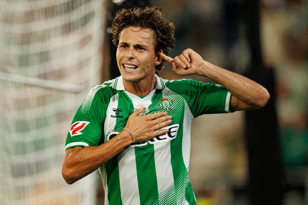 Sport Bilder des Tages Rodrigo Riquelme seen celebrating after scoring goal during LaLiga EASPORTS 2026 2027 game between teams of Real Betis Balompie and Real Sociedad (Maciej Rogowski Ball Raw Images) Sevilla Estadio Benito Villamarin Spain Copyright: xMaciejxRogowskix maciejrogowski_betis_sociedad_2627-3