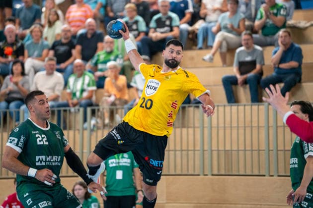 Handball I Herren I Saison 2026-2027 I DHB Pokal I 1. Runde I HC Oppenweiler Backnang - HSC 2000 Coburg I 21.08.2026 Tin Kontrec (20, HSC Coburg) im Wurf Backnang Murrtal Arena Baden-Württemberg Deutschland *** Handball Men s 2026–2027 Season DHB Cup First Round HC Oppenweiler Backnang vs. HSC 2000 Coburg August 21, 2026 Tin Kontrec 20, HSC Coburg scores against Backnang at the Murrtal Arena in Baden-Württemberg, Germany Copyright: xLobeca MaxxPetershansx
