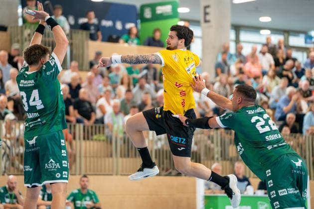 Handball I Herren I Saison 2026-2027 I DHB Pokal I 1. Runde I HC Oppenweiler Backnang - HSC 2000 Coburg I 21.08.2026 Savvas Savvas (10, HSC Coburg) im Wurf Backnang Murrtal Arena Baden-Württemberg Deutschland *** Handball I Men I 2026–2027 Season I DHB Cup I First Round I HC Oppenweiler Backnang vs. HSC 2000 Coburg I August 21, 2026 Savvas Savvas 10, HSC Coburg takes on Backnang at Murrtal Arena, Baden-Württemberg, Germany Copyright: xLobeca MaxxPetershansx