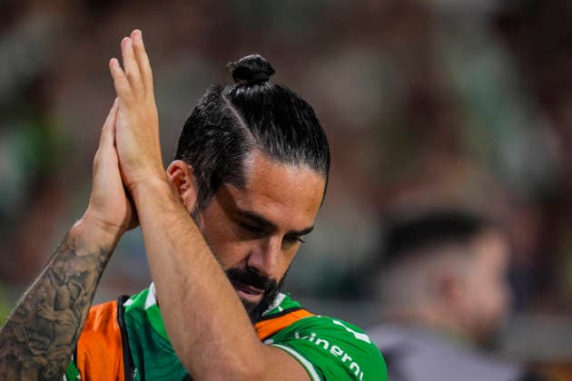 August 21, 2026, Sevilla, Sevilla, Spain: Francisco Alarcon Isco of Real Betis Balompie gestures during the Spanish league, LaLiga EA Sports, football match played between Real Betis and Real Sociedad at La Cartuja stadium on August 21, 2026, in Sevilla, Spain. Sevilla Spain - ZUMAa181 20260821_zaa_a181_195 Copyright: xJoaquinxCorcherox