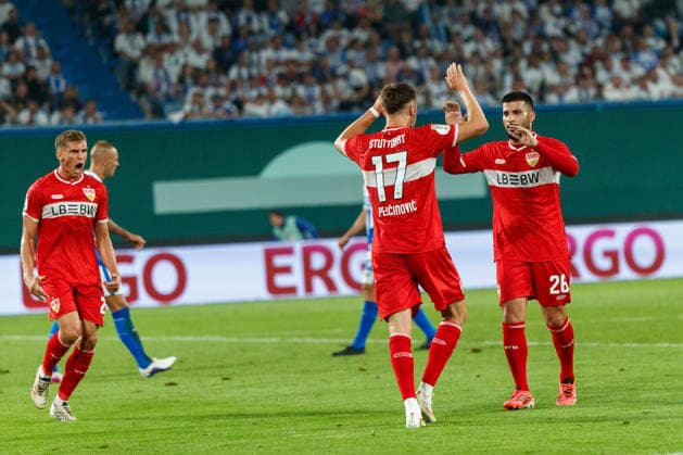 Torjubel 2:0 v.l. Grischa Prömel (VfB) , Torschütze bDzenan Pejcinovic (VfB) und Deniz Undav (VfB) ; GER, FC Hansa Rostock vs. VfB Stuttgart, Fußball, Männer, DFB-Pokal, 01. Runde, Spielzeit 2026 2027, 21.08.2026 Rostock Ostseestadion Mecklenburg - Vorpommern Deutschland *** Goal celebration 2-0: Grischa Prömel (VfB), goal scorers Dzenan Pejcinovic (VfB) and Deniz Undav (VfB GER), FC Hansa Rostock vs. VfB Stuttgart, Soccer, Men, DFB Cup, First Round, 2026–2027 season, August 21, 2026, Rostock Ostseestadion, Mecklenburg-Western Pomerania, Germany