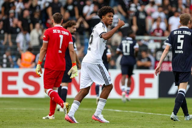 21.08.2026, GER, Fussball, Herren, DFB-Pokal, Saison 2026 2027, SC St. Tönis vs Eintracht Frankfurt Malik Pimpong (Frankfurt) gestikuliert, Gestik Krefeld Grotenburg-Stadion Nordrhein-Westfalen Deutschland *** August 21, 2026, GER, Soccer, Men s, DFB Cup, 2026–2027 Season, SC St. Tönis vs. Eintracht Frankfurt; Malik Pimpong of Frankfurt gestures; Gestures at the Krefeld Grotenburg Stadium, North Rhine-Westphalia, Germany Copyright: xAdrianxSchlüterx