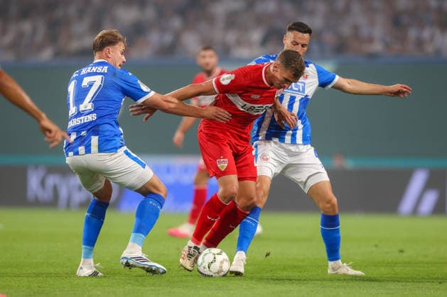 21.08.2026, xtgx, Fussball - DFB Pokal 1.Runde Hansa Rostock - VfB Stuttgart emspor, v.l. Florian Carstens (Rostock, 17), Grischa Prömel (Stuttgart, 21), Kenan Fatkic (Rostock, 4) Zweikampf, Duell, Kampf, tackle (DFL DFB REGULATIONS PROHIBIT ANY USE OF PHOTOGRAPHS as IMAGE SEQUENCES and or QUASI-VIDEO) Rostock *** August 21, 2026, xtgx, Soccer DFB Cup 1st Round Hansa Rostock vs. VfB Stuttgart, emspor, from left: Florian Carstens (Rostock), 17, Grischa Prömel (Stuttgart), 21, Kenan Fatkic (Rostock), 4: Tackle, duel, battle, DFL and DFB regulations prohibit any use of photographs as image sequences and or quasi-video. Rostock