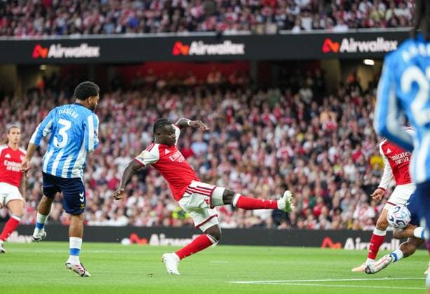 Bukayo Saka of Arsenal gets an early shot at goal Arsenal v Coventry City, Premier League, Football, Emirates Stadium, London, UK - 21 Aug 2026London Emirates Stadium United Kingdom EDITORIAL USE ONLY No use with unauthorised audio, video, data, fixture lists, club league logos or live services. Online in-match use limited to 120 images, no video emulation. No use in betting, games or single club league player publications.  Copyright: xWiredxPhotos Shutterstockx 17111592dm