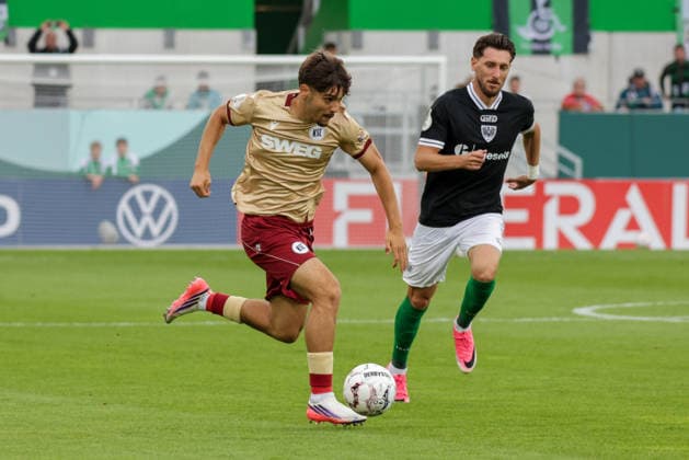 21.08.2026, xgrfx, Fussball DFB Pokal 1.Runde, Preußen Münster - Karlsruher SC v.l. Rafael Pinto Pedrosa (Karlsruher SC), Haralambos Makridis (Preußen Münster) (DFL DFB REGULATIONS PROHIBIT ANY USE OF PHOTOGRAPHS as IMAGE SEQUENCES and or QUASI-VIDEO) Münster *** August 21, 2026, xgrfx, Soccer DFB Cup 1st Round, Preußen Münster vs. Karlsruher SC, Rafael Pinto Pedrosa, Karlsruher SC, Haralambos Makridis, Preußen Münster, DFL, DFB REGULATIONS PROHIBIT ANY USE OF PHOTOGRAPHS AS IMAGE SEQUENCES AND OR QUASI-VIDEO, Münster
