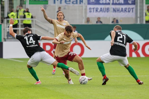 21.08.2026, xgrfx, Fussball DFB Pokal 1.Runde, Preußen Münster - Karlsruher SC v.l. Haralambos Makridis (Preußen Münster), Rafael Pinto Pedrosa (Karlsruher SC), Rico Preißinger (Preußen Münster) (DFL DFB REGULATIONS PROHIBIT ANY USE OF PHOTOGRAPHS as IMAGE SEQUENCES and or QUASI-VIDEO) Münster *** August 21, 2026, xgrfx, Soccer DFB Cup First Round, Preußen Münster vs. Karlsruher SC, Haralambos Makridis (Preußen Münster), Rafael Pinto Pedrosa (Karlsruher SC), Rico Preißinger (Preußen Münster). DFL and DFB regulations prohibit any use of photographs as image sequences and or quasi-video. Münster