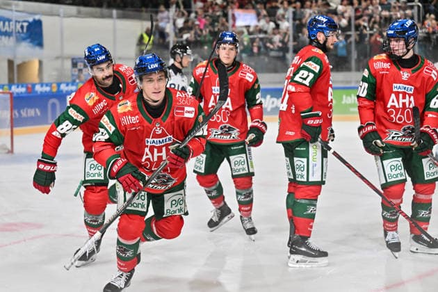 Dolomitencup 2026; HC Kometa Brno - Augsburger Panther; 21.08.2026 NEUMARKT, ITALY - 21. AUGUST: Jubel der Panther nach dem Treffer zum 1-1 durch Enrico HENRIQUEZ (Augsburger Panther 52) Tor Torschuetze Freude Happy während dem Testspiel zwischen dem HC Kometa Brünn und den Augsburger Panthern beim Dolomitencup in der Würth Arena Neumarkt *** Dolomites Cup 2026 HC Kometa Brno vs. Augsburger Panther August 21, 2026 NEUMARKT, ITALY, August 21: The Panthers celebrate after Enrico HENRIQUEZ scores the 1–1 goal. Augsburger Panther 52 Goal Scorer Joy Happy during the exhibition game between HC Kometa Brno and the Augsburger Panther at the Dolomites Cup in the Würth Arena Neumarkt Copyright: xBEAUTIFULxSPORTS Goldbergx