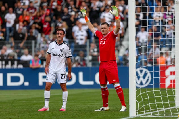 21.08.2026, GER, Fussball, Herren, DFB-Pokal, Saison 2026 2027, SC St. Tönis vs Eintracht Frankfurt Simon Sell (Tönis) gestikuliert, Gestik Krefeld Grotenburg-Stadion Nordrhein-Westfalen Deutschland *** August 21, 2026, GER, Soccer, Men s, DFB Cup, 2026–2027 Season, SC St. Tönis vs. Eintracht Frankfurt; Simon Sell Tönis gesticulates; Gestic, Krefeld Grotenburg Stadium, North Rhine-Westphalia, Germany Copyright: xAdrianxSchlüterx