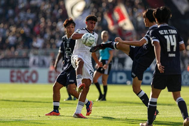 21.08.2026, GER, Fussball, Herren, DFB-Pokal, Saison 2026 2027, SC St. Tönis vs Eintracht Frankfurt Younes Ebnoutalib (Frankfurt) und Fumito Okihara (Tönis) im Kampf um den Ball Krefeld Grotenburg-Stadion Nordrhein-Westfalen Deutschland *** August 21, 2026, GER, Soccer, Men’s, DFB Cup, 2026–2027 Season, SC St. Tönis vs. Eintracht Frankfurt—Younes Ebnoutalib (Frankfurt) and Fumito Okihara (Tönis) battling for the ball at Krefeld Grotenburg Stadium, North Rhine-Westphalia, Germany Copyright: xAdrianxSchlüterx