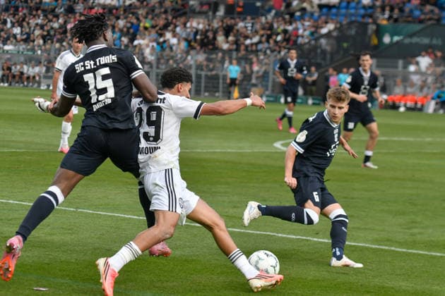 v. li. im Zweikampf Farid Omorou (St. Tönis 15) Ayoube Amaimouni-Echghouyab (Eintracht Frankfurt 29) 21.08.2026 ¢ Fussball ¢ SC St. Tönis vs Eintracht Frankfurt, Grotenburg-Stadion, Krefeld, DFB DFL REGULATIONS PROHIBIT ANY USE OF PHOTOGRAPHS AS IMAGE SEQUENCES AND OR QUASI-VIDEO NRW Germany *** From left to right in a one-on-one duel: Farid Omorou (St. Tönis) 15, Ayoube Amaimouni Echghouyab (Eintracht Frankfurt) 29, 21, 08, 2026 ¢ Soccer ¢ SC St. Tönis vs. Eintracht Frankfurt, Grotenburg Stadium, Krefeld, DFB DFL regulations prohibit any use of photographs as image sequences and or quasi-video NRW Germany Copyright: xpepphotox xSaschaxWeizx pep00321, pep_20260821_hm