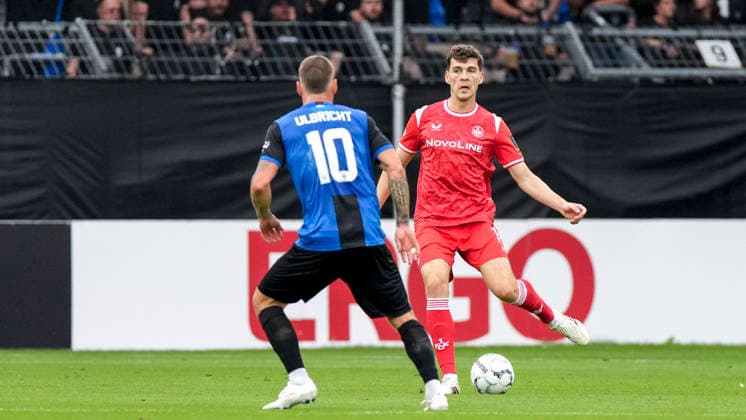 v.li.: Julian Ulbricht (SV Waldhof, 10), Jacob Rasmussen (FCK, 14), Zweikampf, Spielszene, Duell, duel, tackle, tackling, Dynamik, Action, Aktion, 21.08.2026, Mannheim (Deutschland), Fussball, DFB-Pokal, 1. Runde, SV Waldhof Mannheim - 1. FC Kaiserslautern, DFB DFL REGULATIONS PROHIBIT ANY USE OF PHOTOGRAPHS AS IMAGE SEQUENCES AND OR QUASI-VIDEO. *** v li Julian Ulbricht SV Waldhof, 10, Jacob Rasmussen FCK, 14, tackle, game scene, duel, tackle, tackling, dynamics, action, 21 08 2026, Mannheim, Germany, soccer, DFB Cup, 1st round, SV Waldhof Mannheim 1 vs. FC Kaiserslautern, DFB DFL REGULATIONS PROHIBIT ANY USE OF PHOTOGRAPHS AS IMAGE SEQUENCES AND OR QUASI-VIDEO xozx