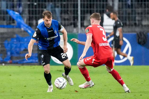 v.li.: Lukas Klünter (SV Waldhof, 24), Alex Murphy (FCK, 3), Zweikampf, Spielszene, Duell, duel, tackle, tackling, Dynamik, Action, Aktion, 21.08.2026, Mannheim (Deutschland), Fussball, DFB-Pokal, 1. Runde, SV Waldhof Mannheim - 1. FC Kaiserslautern, DFB DFL REGULATIONS PROHIBIT ANY USE OF PHOTOGRAPHS AS IMAGE SEQUENCES AND OR QUASI-VIDEO. *** From left: Lukas Klünter (SV Waldhof), 24; Alex Murphy (FCK), 3; tackle, game scene, duel, tackle, tackling, dynamism, action, 21 Aug 2026, Mannheim, Germany, soccer, DFB Cup, 1st round, SV Waldhof Mannheim 1 vs. FC Kaiserslautern, DFB DFL REGULATIONS PROHIBIT ANY USE OF PHOTOGRAPHS AS IMAGE SEQUENCES AND OR QUASI-VIDEO xozx