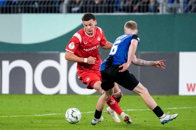v.li.: Erencan Yardimci (FCK, 17), Joey Müller (SV Waldhof, 6), Zweikampf, Spielszene, Duell, duel, tackle, tackling, Dynamik, Action, Aktion, 21.08.2026, Mannheim (Deutschland), Fussball, DFB-Pokal, 1. Runde, SV Waldhof Mannheim - 1. FC Kaiserslautern, DFB DFL REGULATIONS PROHIBIT ANY USE OF PHOTOGRAPHS AS IMAGE SEQUENCES AND OR QUASI-VIDEO. *** v li Erencan Yardimci FCK, 17, Joey Müller SV Waldhof, 6, tackle, game scene, duel, tackle, tackling, dynamic, action, 21 08 2026, Mannheim, Germany, soccer, DFB Cup, 1st round, SV Waldhof Mannheim 1 vs. FC Kaiserslautern, DFB DFL REGULATIONS PROHIBIT ANY USE OF PHOTOGRAPHS AS IMAGE SEQUENCES AND OR QUASI-VIDEO xozx