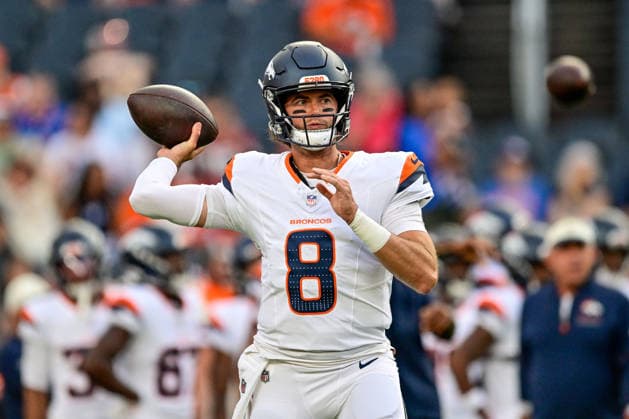 DENVER, CO - AUGUST 21: Denver Broncos quarterback Jarrett Stidham (8) warms up before a preseason game between the Green Bay Packers and the Denver Broncos at Empower Field at Mile High on August 21, 2026 in Denver, Colorado. (Photo by Dustin Bradford Icon Sportswire) NFL, American Football Herren, USA AUG 21 Packers at Broncos EDITORIAL USE ONLY Icon132260821009