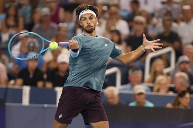 CINCINNATI, OH - AUGUST 21: Lorenzo Musetti of Italy hits a forehand during the quarterfinal round of the Cincinnati Open at the Lindner Family Tennis Center on August 21, 2026 in Mason, Ohio. (Photo by Ian Johnson Icon Sportswire) TENNIS: AUG 21 Cincinnati Open EDITORIAL USE ONLY Icon2608121047