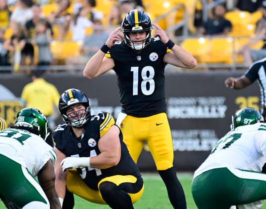 Pittsburgh Steelers quarterback Will Howard (18) signal to his line during the first quarter of the pre-season game against theNew York Jets at Acrisure Stadium on Thursday, Friday, Aug. 21, 2026 in Pittsburgh.  PIT2026082104 ARCHIExCARPENTER