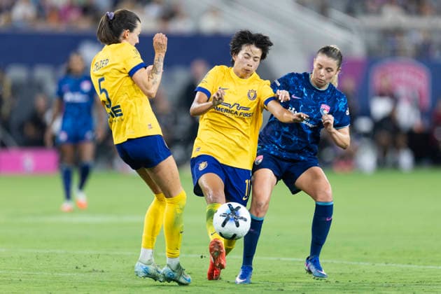 SAN DIEGO, CA - AUGUST 21: Utah Royals forward Mina Tanaka (11) controls the ball against San Diego Wave FC midfielder Laila Harbert (4) during a NWSL match between the Utah Royals and San Diego Wave FC on August 21, 2026 at Snapdragon Stadium in San Diego, CA. (Photo by Karl Anderson Icon Sportswire) SOCCER: AUG 21 NWSL SD Wave vs Royals EDITORIAL USE ONLY Icon272260821006