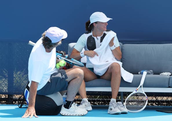 August 22, 2026, Mason, Ohio, USA: IGA SWIATEK of Poland and FRANCISCO ROIG of Spain during practise session on tennis tournament WTA, Tennis Damen 1000 Cincinnati Open in Mason, USA. Tennis: Cincinnati Open - Iga Swiatek, Francisco Roig  - ZUMAc278 20260822_zsp_c278_024 Copyright: xMarcinxCholewinskix