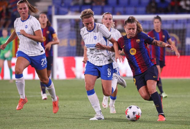 FC Barcelona, Barca Femeni v Brighton & Hove Albion Women - Joan Gamper Trophy Claudia Pina and Maisie Symonds play during the match between FC Barcelona Femeni and Brighton and Hove Albion Women Football Club, corresponding to the fifth edition of the Joan Gamper Women Trophy, played at the Johan Cruyff Stadium in Barcelona, on August 21, 2026. Barcelona Barcelona Spain  Copyright: xUrbanandsportx originalFilename:urbanandsport-fcbarcel260821_np2Df.jpg