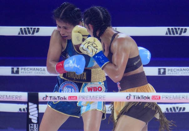 Amanda Serrano v Lucrecia Manzur - WBA WBO Featherweight World Title TEMECULA, CALIFORNIA - AUG 21: Amanda Serrano (yellow&blue glove) and Lucrecia Manzur (turquoise&red glove) exchange punches during their WBA WBO Featherweight World Title at the Pechanga Resort Casino in Temecula, California, United States on August 21, 2026. Tayfun Coskun Anadolu California United States. Editorial use only. Please get in touch for any other usage.  Copyright: x2026xAnadoluxTayfunxCoskunx
